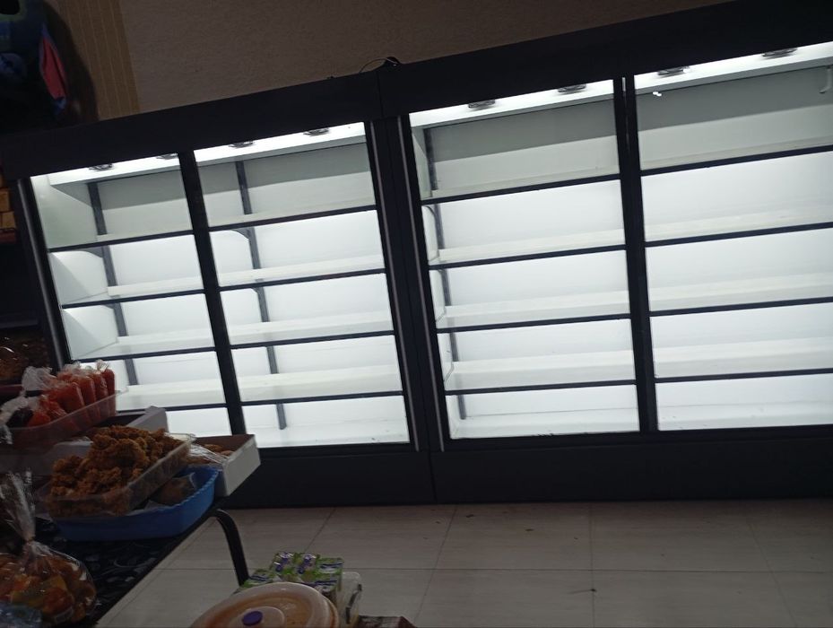 Vitrina xaladilnik zakazga yasab beramiz