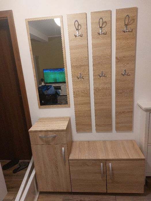 Cuier de hol cu oglinda