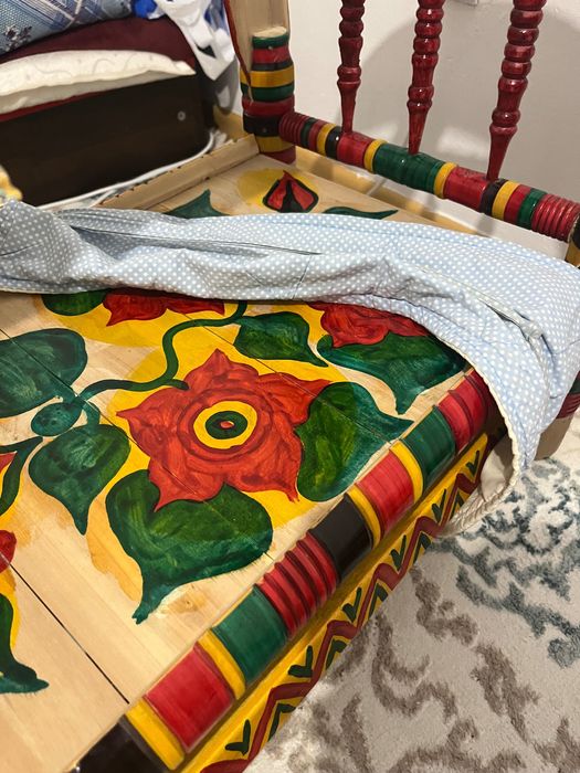 Бесік балаға арналған. Ағашы өте мықты.