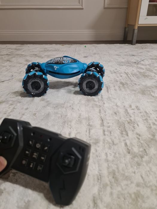 Машинка с пультом управления