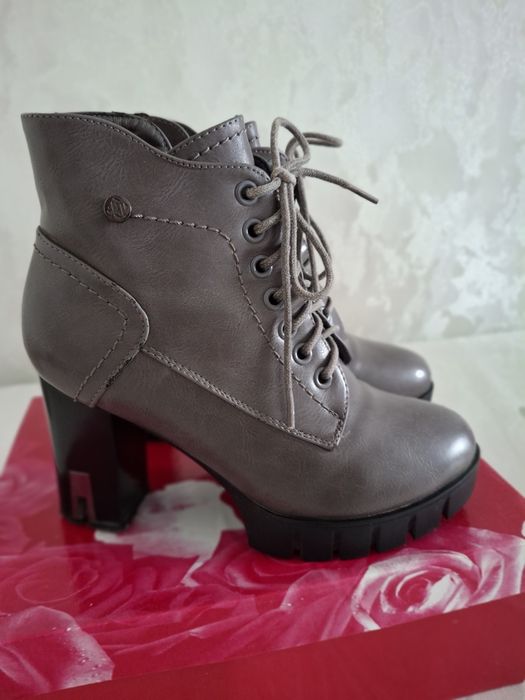 Продаются брендовые ботильоны