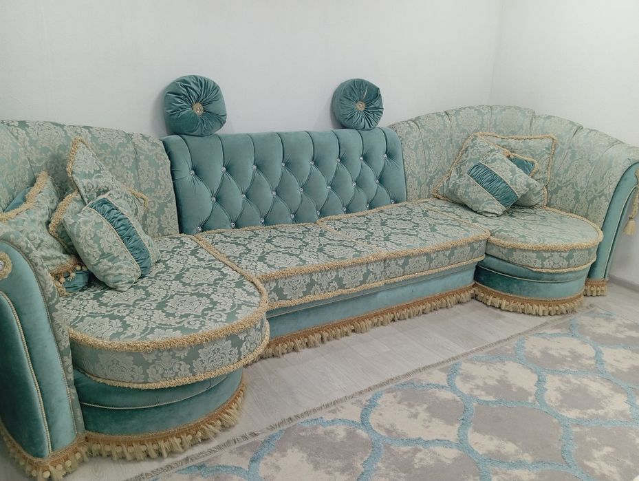 Продается диван цена - 100000