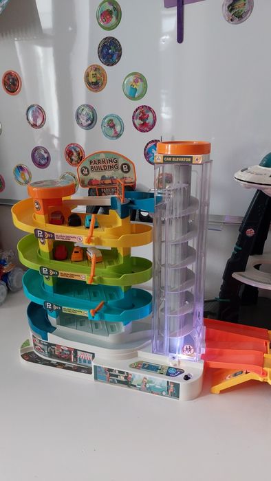 VAND 2 circuite cu parcari LikeSmart pt copii