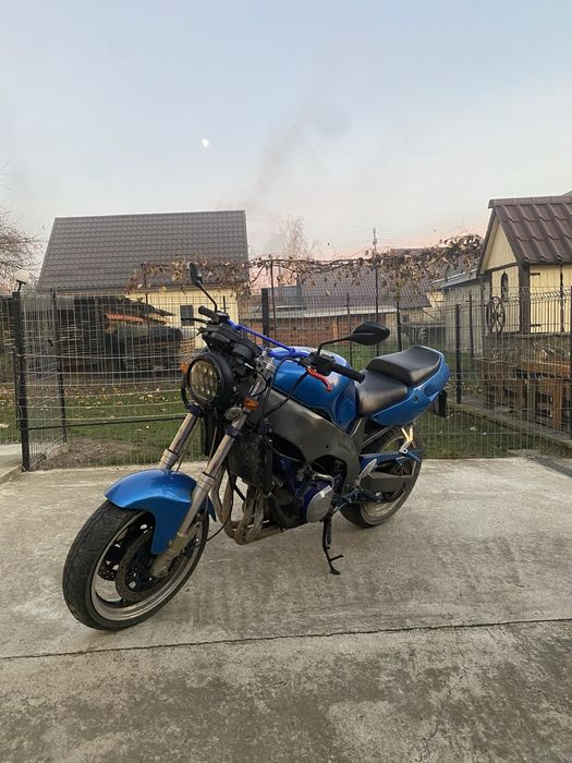 Vand sau Schimb Yamaha FZR600R