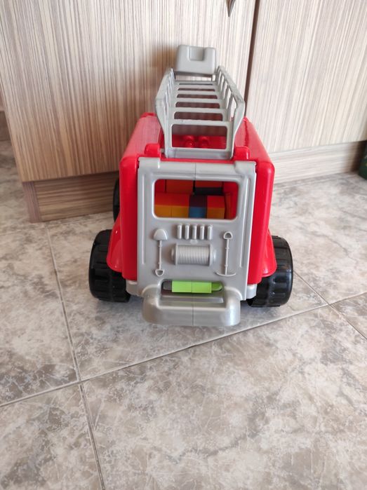 Пожарна кола с конструктор