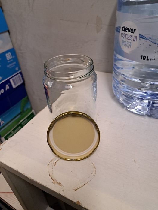 Продавам буркани с винт