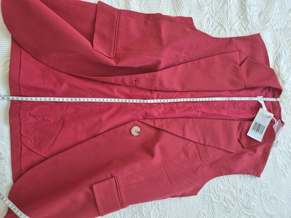 Стилен дамски сет къси панталони и елек  на Mango