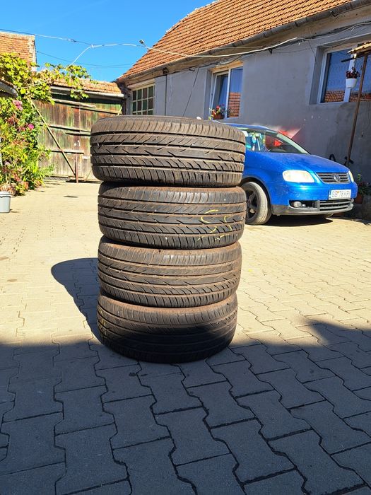Vând anvelope cu mărimi diferite