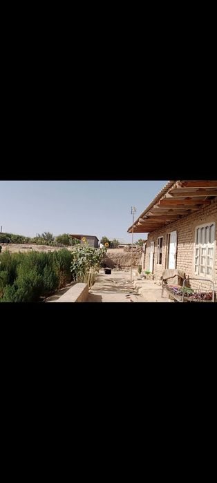 Uy sotiladi kelishib beramz