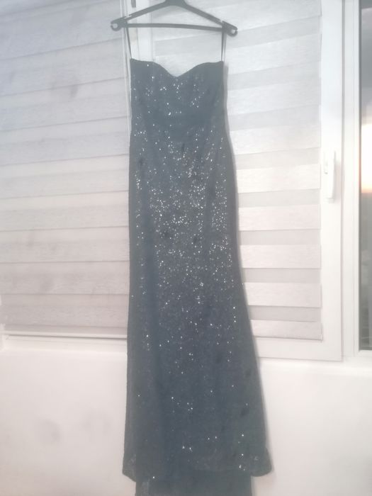 Rochie de seara neagra.