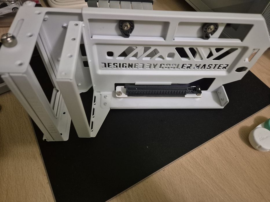 Стойка за вертикален монтаж Cooler Master v3