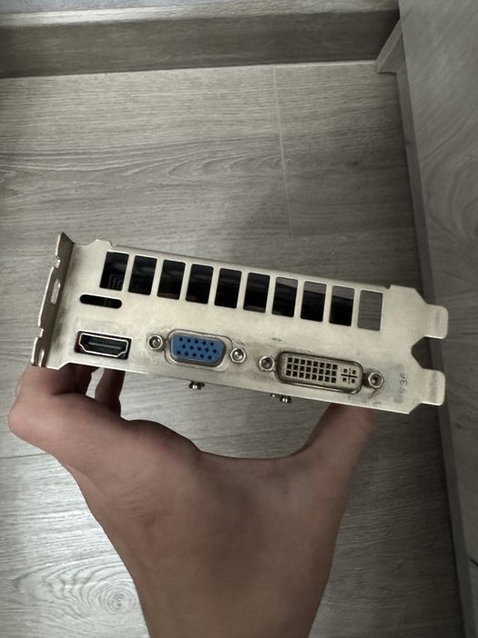 Продам видеокарту Nvidia GeForce GT 220