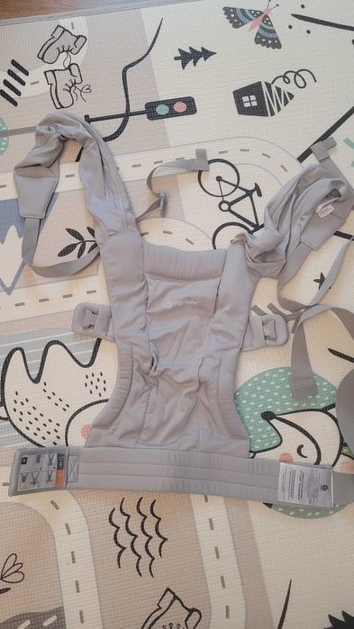 Marsupiul pentru bebelusi Ergobaby Embrace