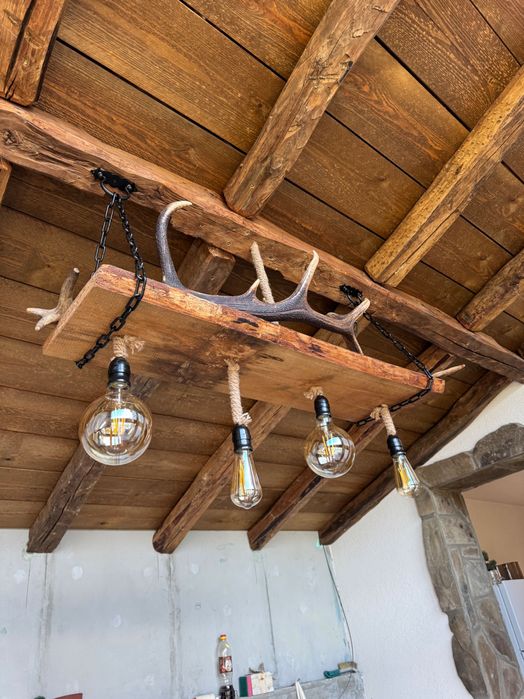 Дървен полилей с истински еленски рога