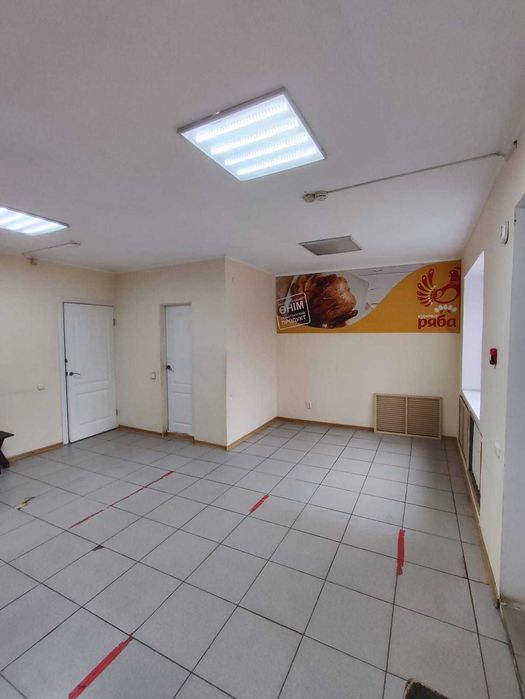 Напротив ТД Бакалея, 42 кв.м.