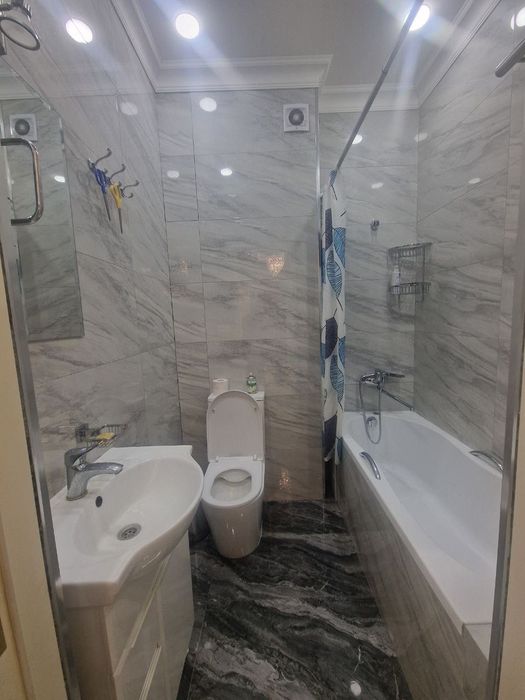 Квартира 4/2/8
Чиланзар Парк Гафура Гуляма Ориентир:  Бунёдкор стадион