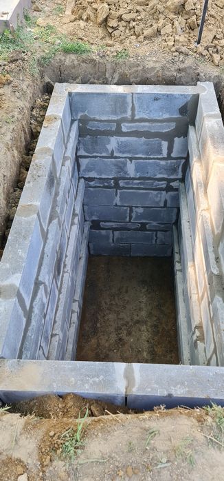 Cripte 2, 3 nivele , cavouri, monumente din granit , marmura , mozaic