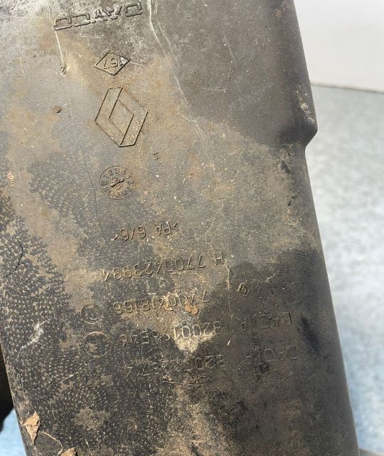 Canistra carbon 7700423934 Dacia Logan prima generatie