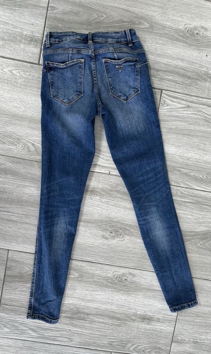 Blugi guess cu strasuri