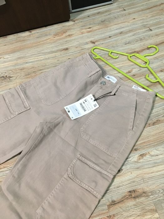 Blugi cargo Zara