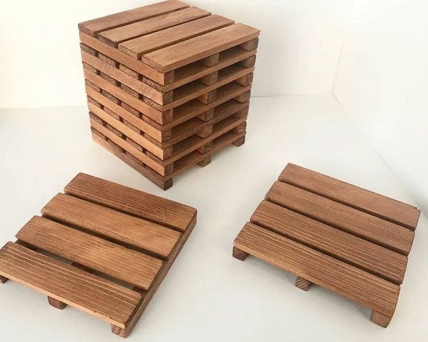 Подставки под горячее из дерева 10х10см.