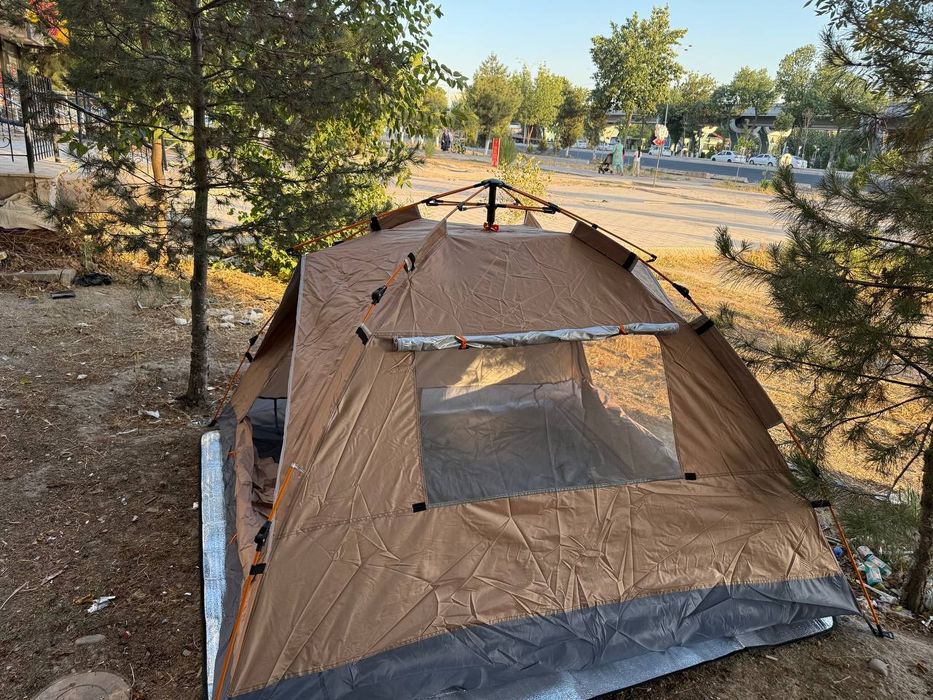 Палатка туристическая для кемпинга и отдыха . бесплатная доставка