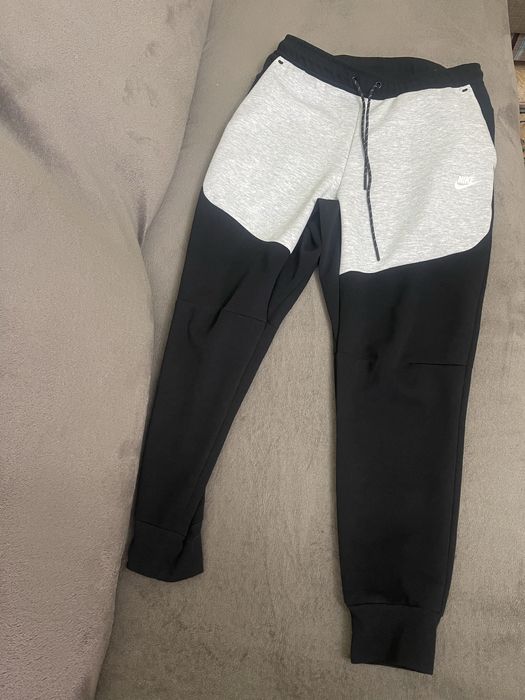 Vand pantaloni Nike Tech marimea L