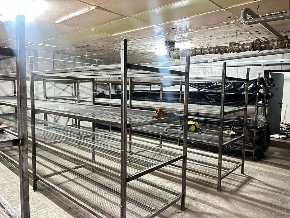 Продам хорошие стеллажи