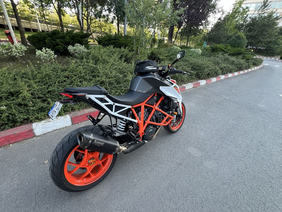 KTM super Duke R