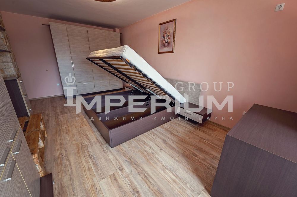 Тристаен обзаведен апартамент под наем в района на кв. Левски, гр. Ва