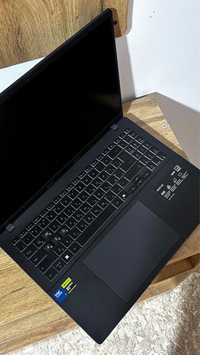 Ноутбук Asus v16