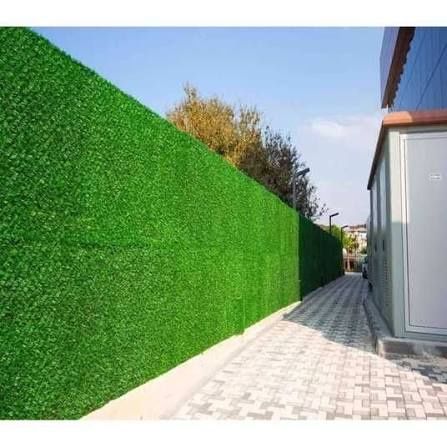 Suniy gazon va zabor