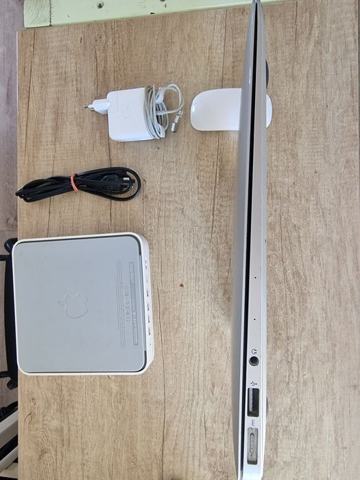 Macbook air 2017 I7, 8GB RAM, Time capsule 2 TB, Magic Mouse