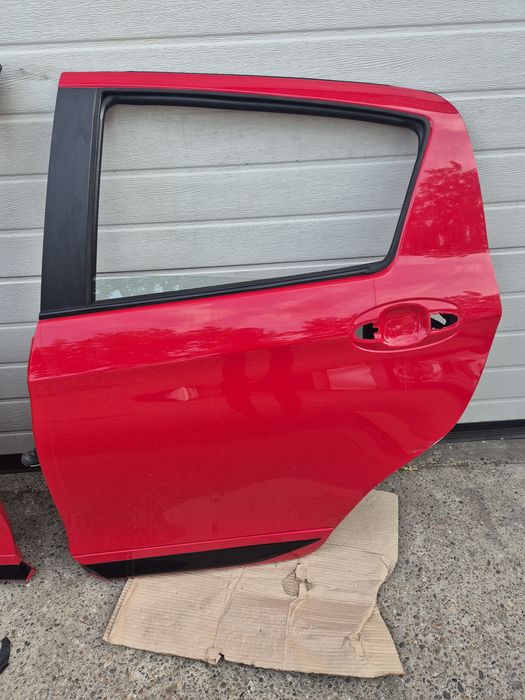 Uși Stinga Față/Spate Yaris 3. 2017-2019. Model cu bandou.