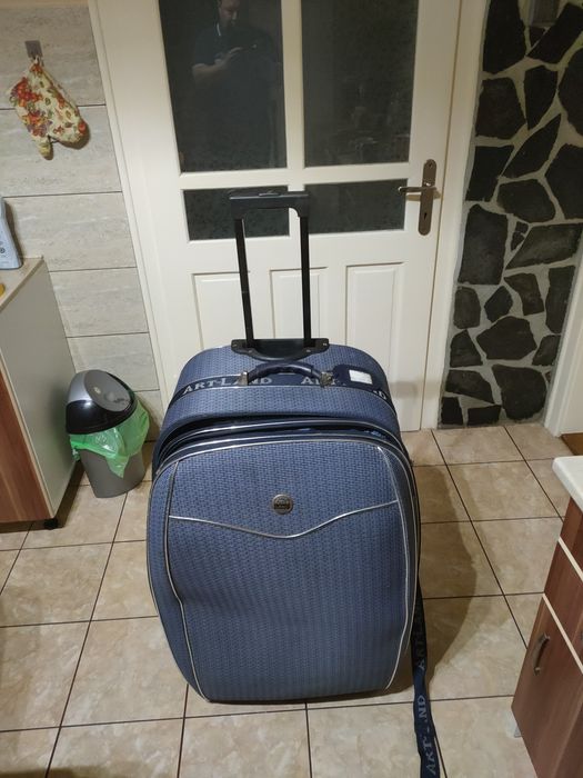 Geanta de voiaj tip troler