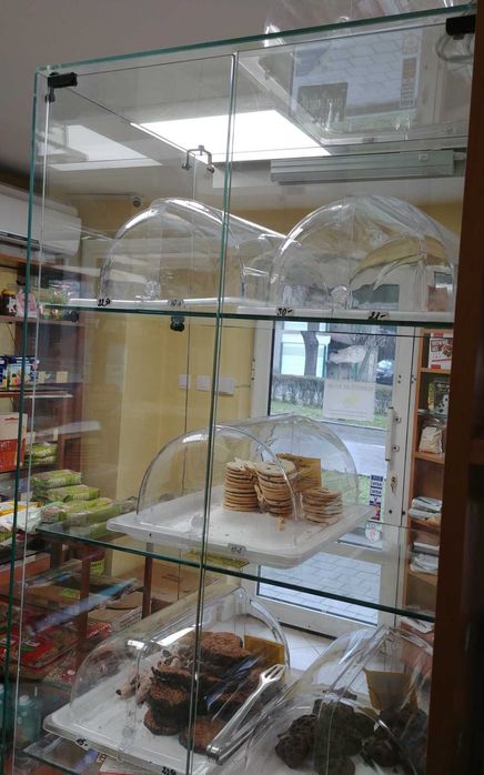 Стъклена витрина без рамка