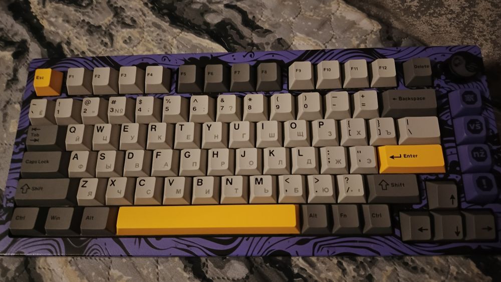 Продам клавиатуру