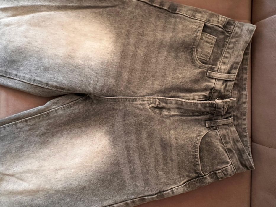 Джинсы серого цвета