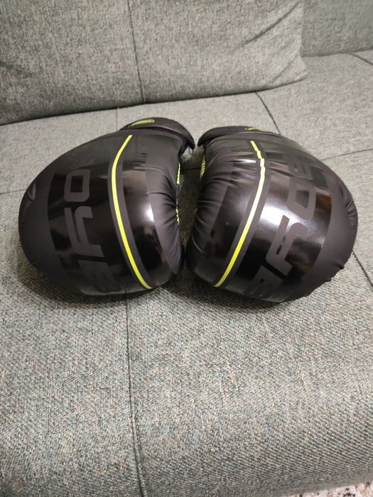 Боксерские перчатки