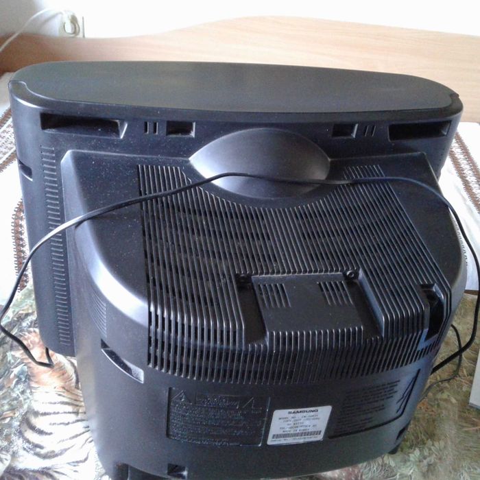 Продавам телевизор