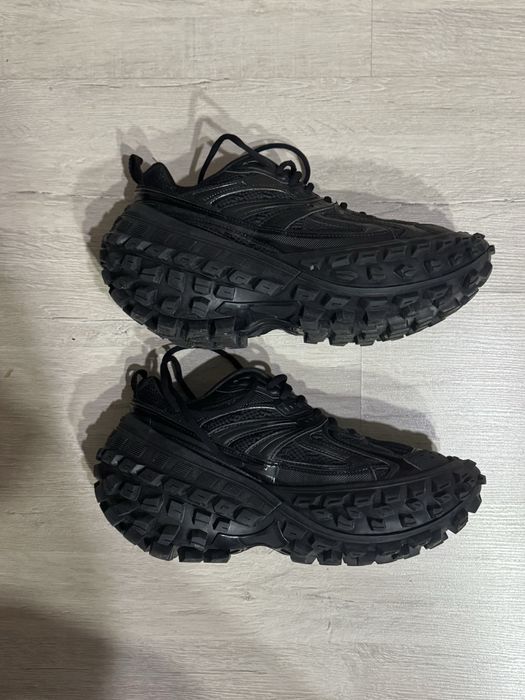 Balenciaga bouncer / defender black