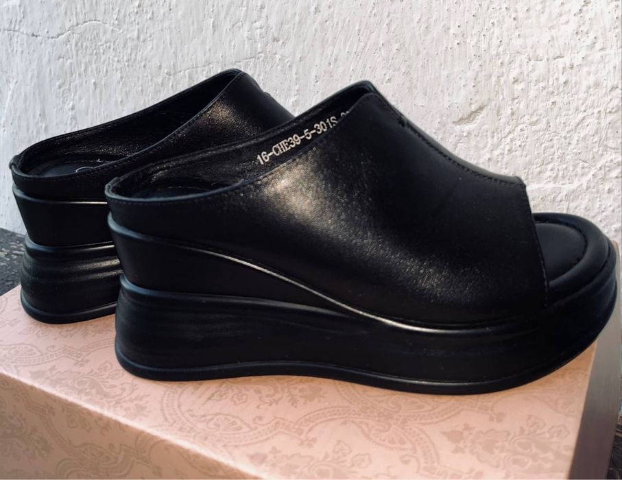 Продам кожанные шлепки