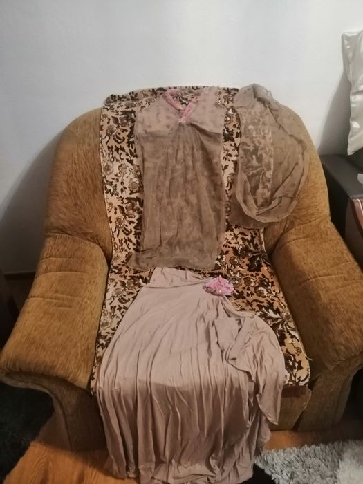 Vând rochii de seara