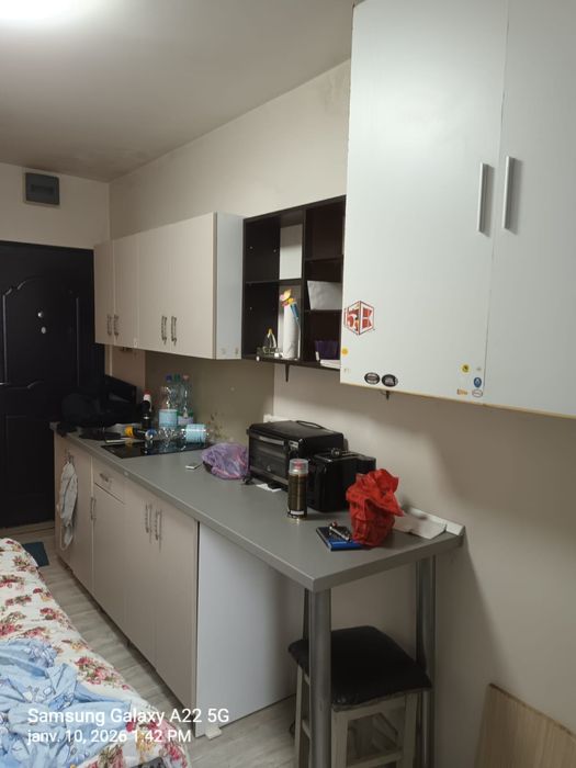 Vând camera de cămin zona Dâmbovița