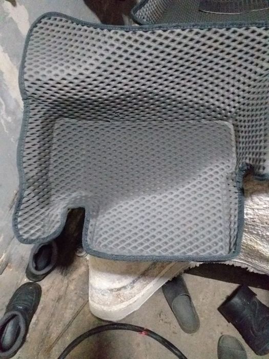 Продам коврики Нексии 2 в хорошем состоянии