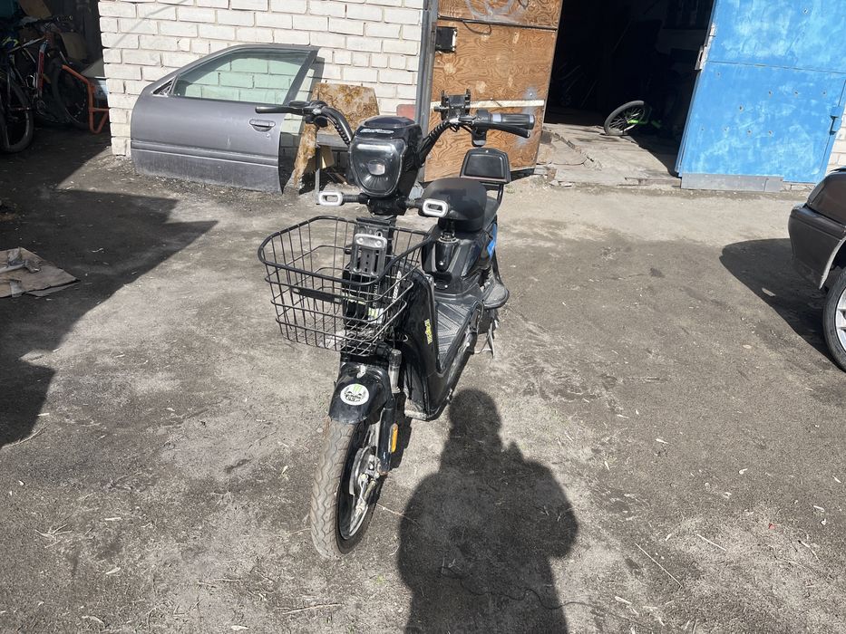 Продам электро мопед не на ходу умер акум