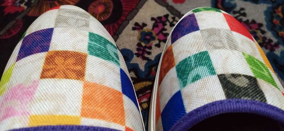 Цветни дамски обувки тип пантоф, номер 38, чисто нови.