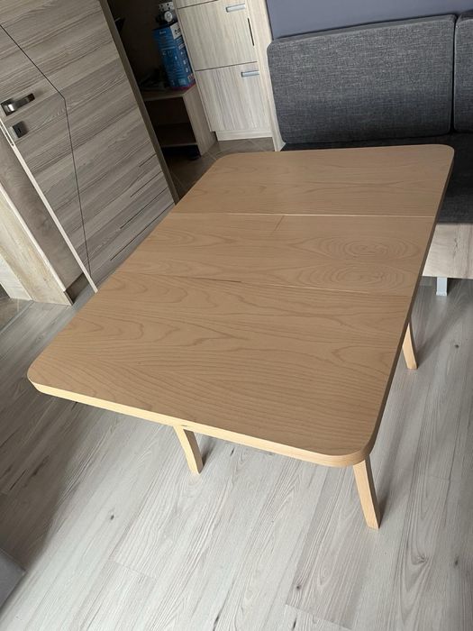 Чисто нови: Дървена маса и 2 стола