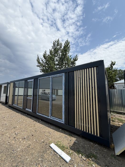 Vand containere modulare cu vitrina riflaje lemn grup sanitar