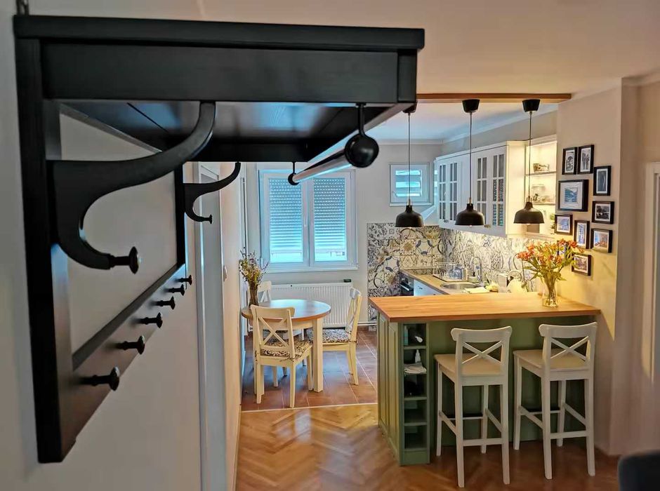 Продава се Тристаен апартамент в Пловдив, Съдийски - 95 кв.м за 1979 €/кв.м - Снимка #2